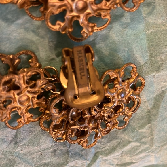 Vintage Miriam Haskell Clip Earrings - Picture 6 of 10